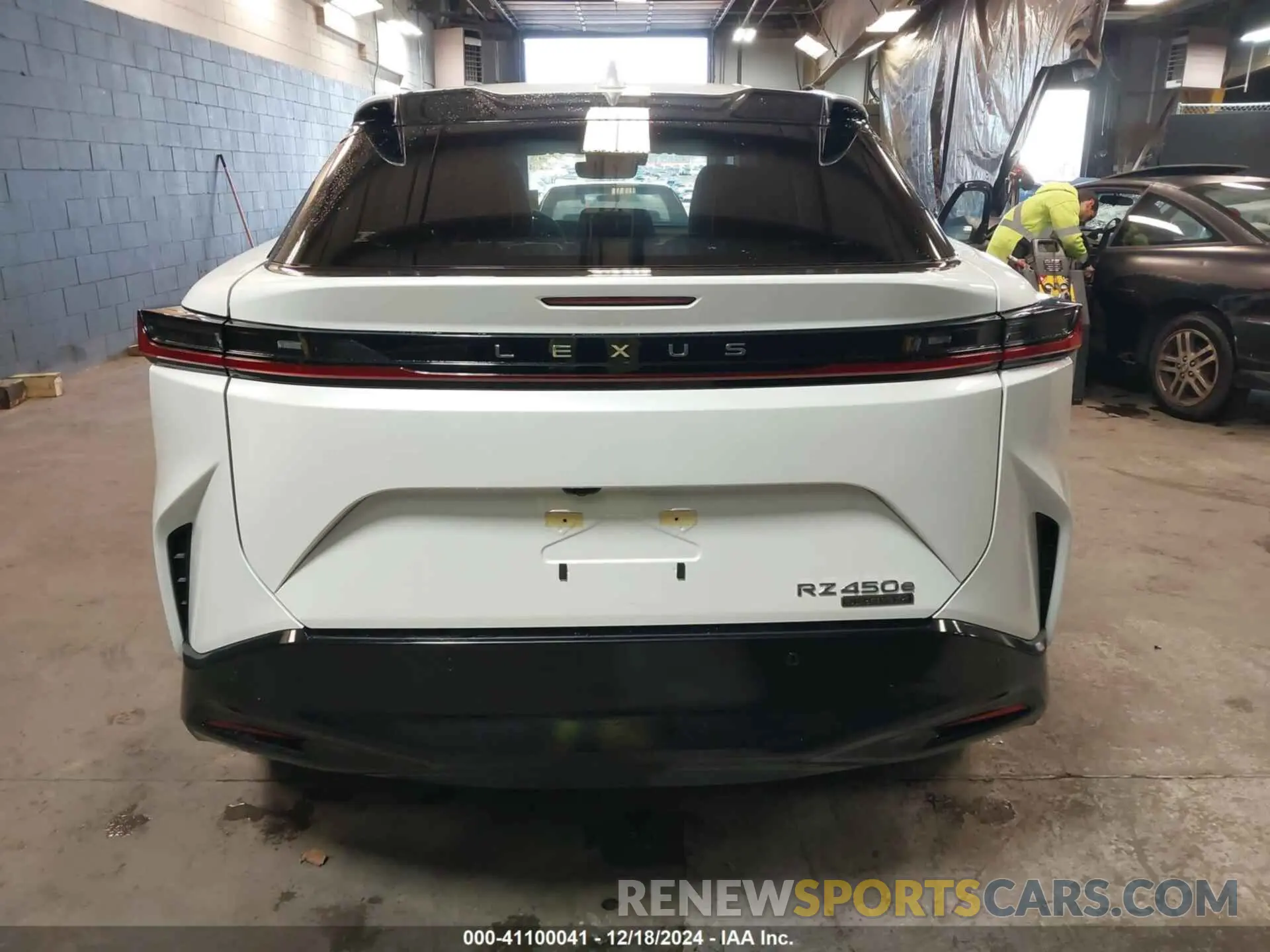 16 fotografías del automóvil dañado JTJAAAAB4PA008627 LEXUS RZ 450E 2023