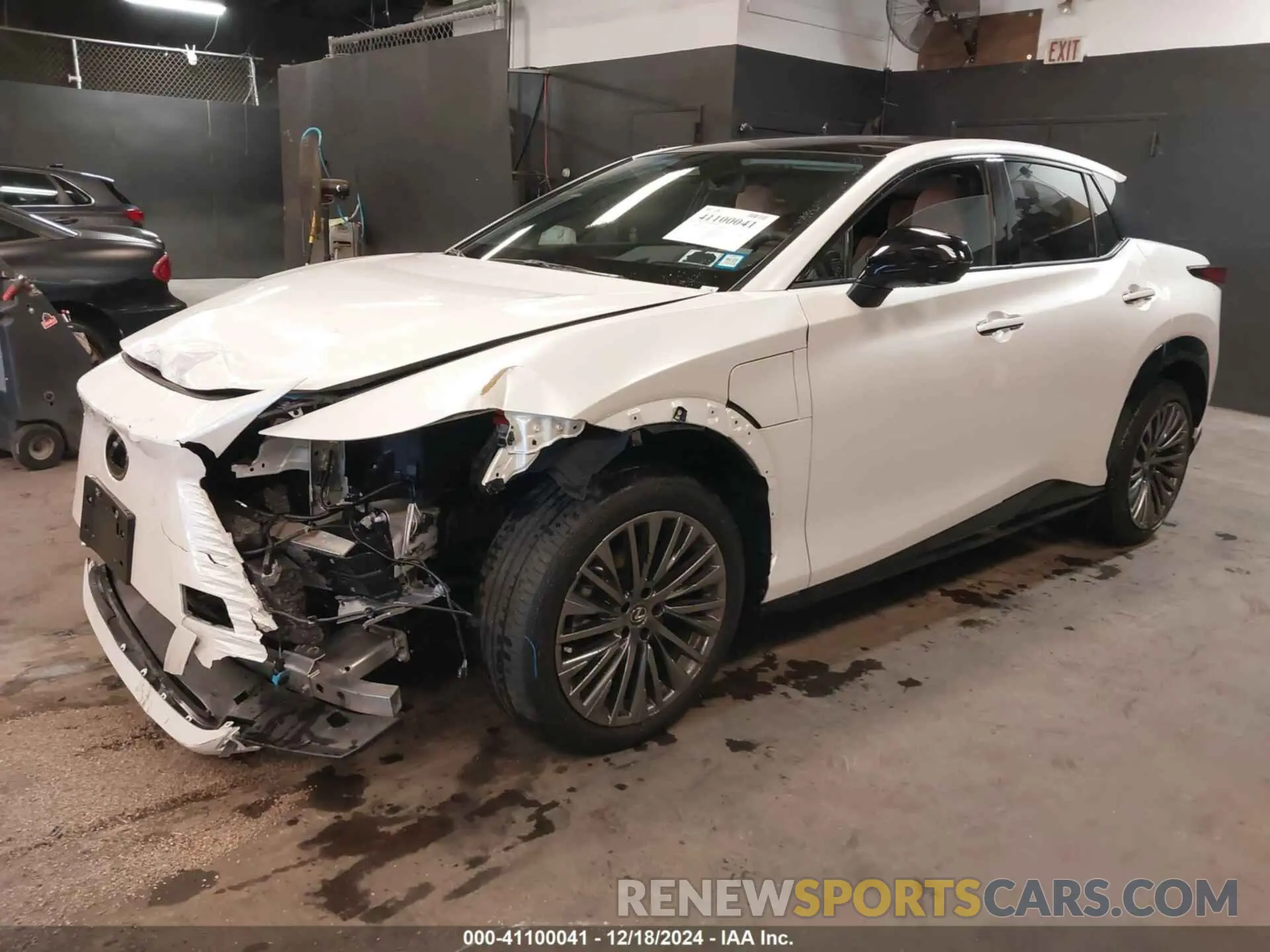 2 fotografías del automóvil dañado JTJAAAAB4PA008627 LEXUS RZ 450E 2023