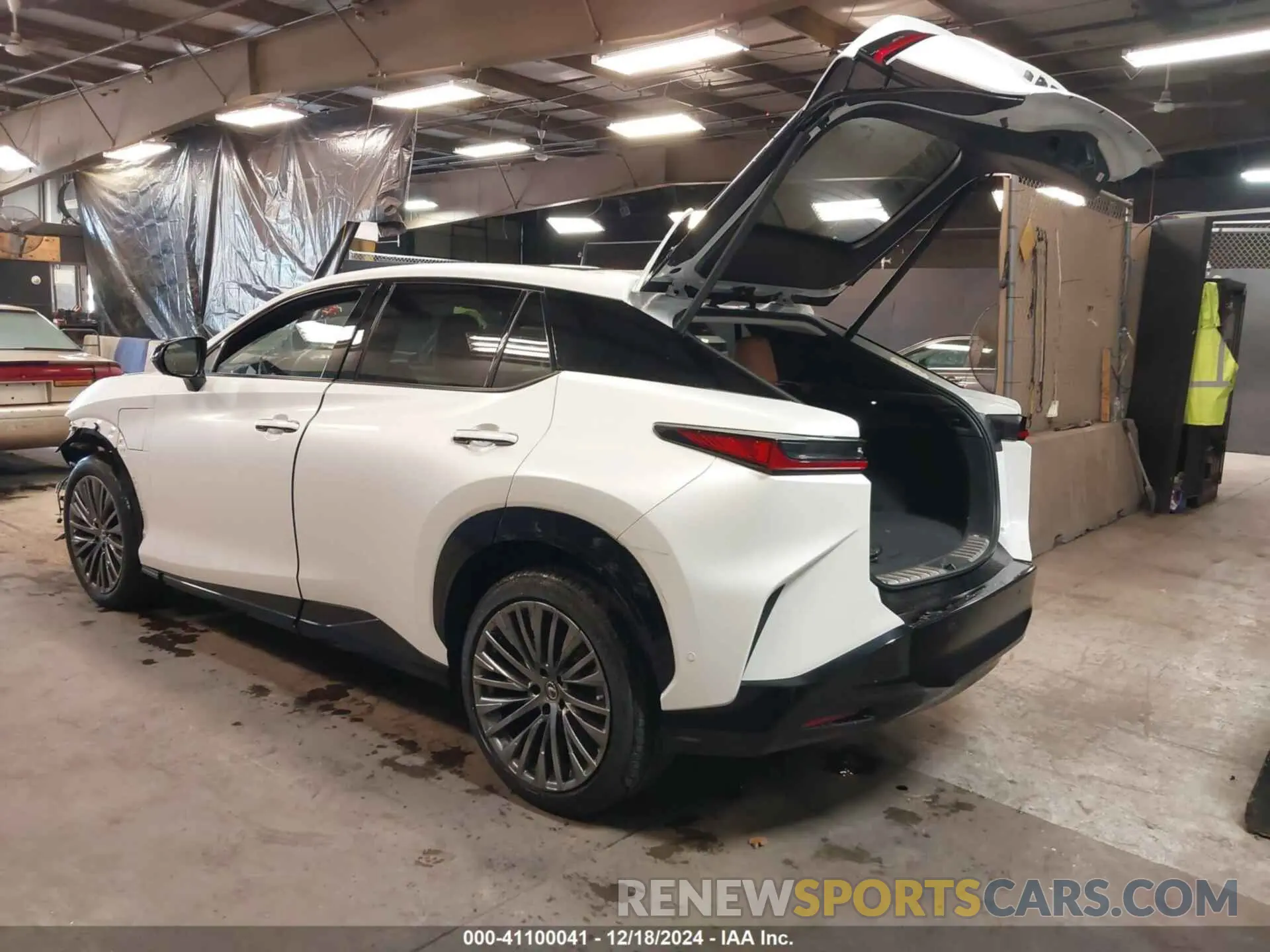 3 fotografías del automóvil dañado JTJAAAAB4PA008627 LEXUS RZ 450E 2023