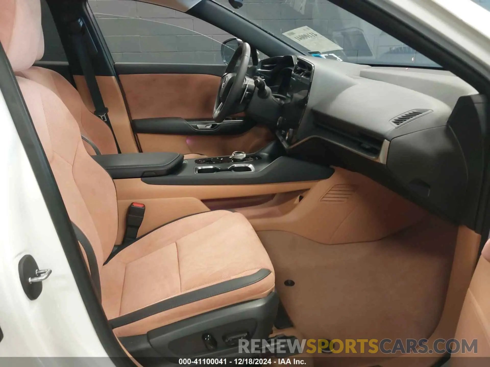 5 fotografías del automóvil dañado JTJAAAAB4PA008627 LEXUS RZ 450E 2023