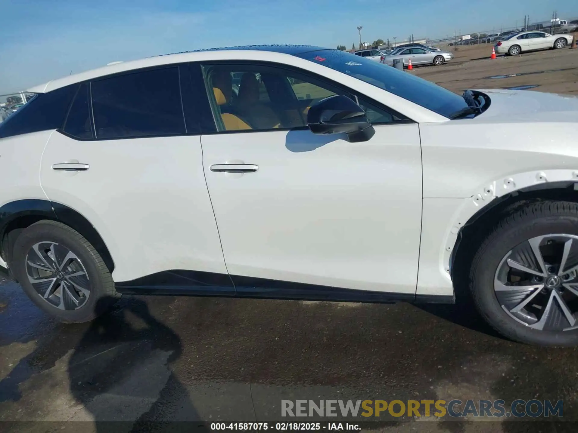 14 fotografías del automóvil dañado JTJAAAAB6PA021010 LEXUS RZ 450E 2023