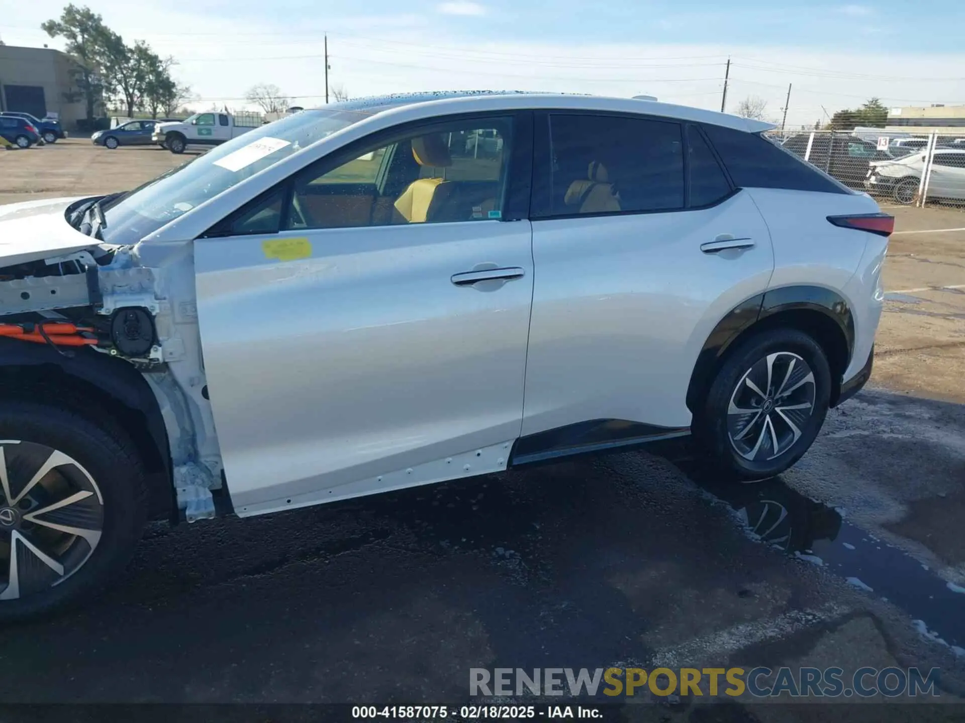 15 fotografías del automóvil dañado JTJAAAAB6PA021010 LEXUS RZ 450E 2023