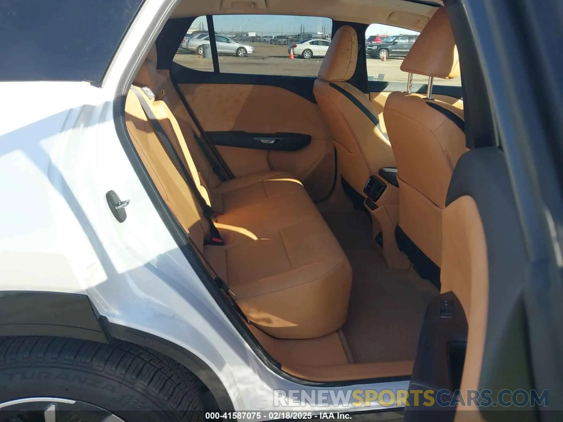 8 fotografías del automóvil dañado JTJAAAAB6PA021010 LEXUS RZ 450E 2023