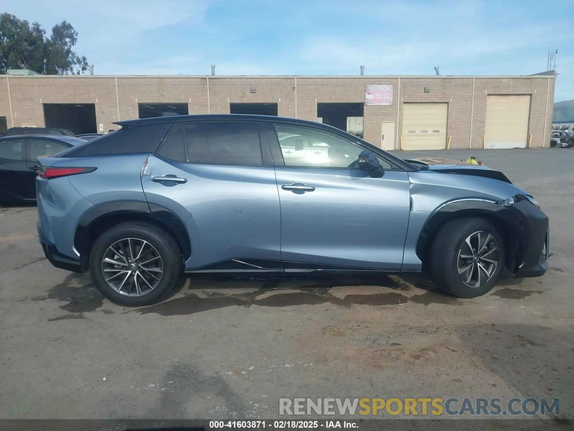 13 fotografías del automóvil dañado JTJAAAAB8PA009330 LEXUS RZ 450E 2023