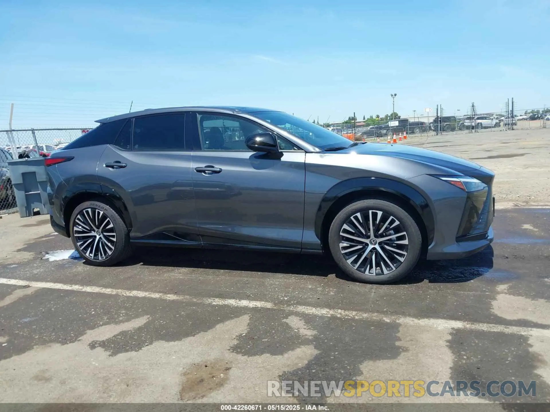 13 fotografías del automóvil dañado JTJAAAABXPA020300 LEXUS RZ 450E 2023