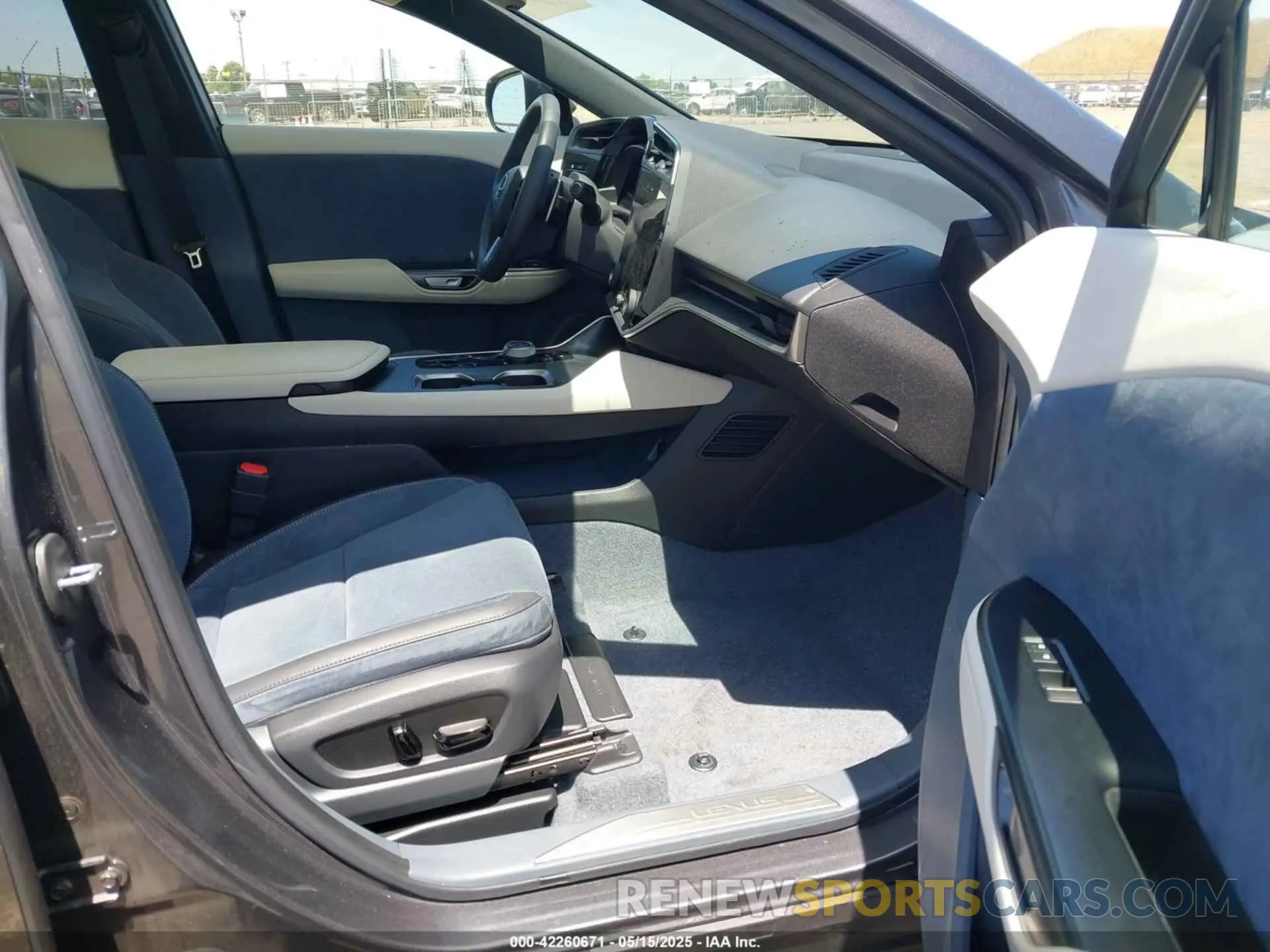 5 fotografías del automóvil dañado JTJAAAABXPA020300 LEXUS RZ 450E 2023
