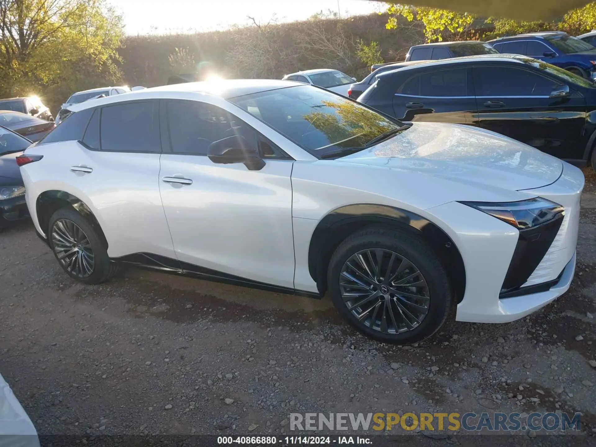 13 fotografías del automóvil dañado JTJAAAABXPA022340 LEXUS RZ 450E 2023