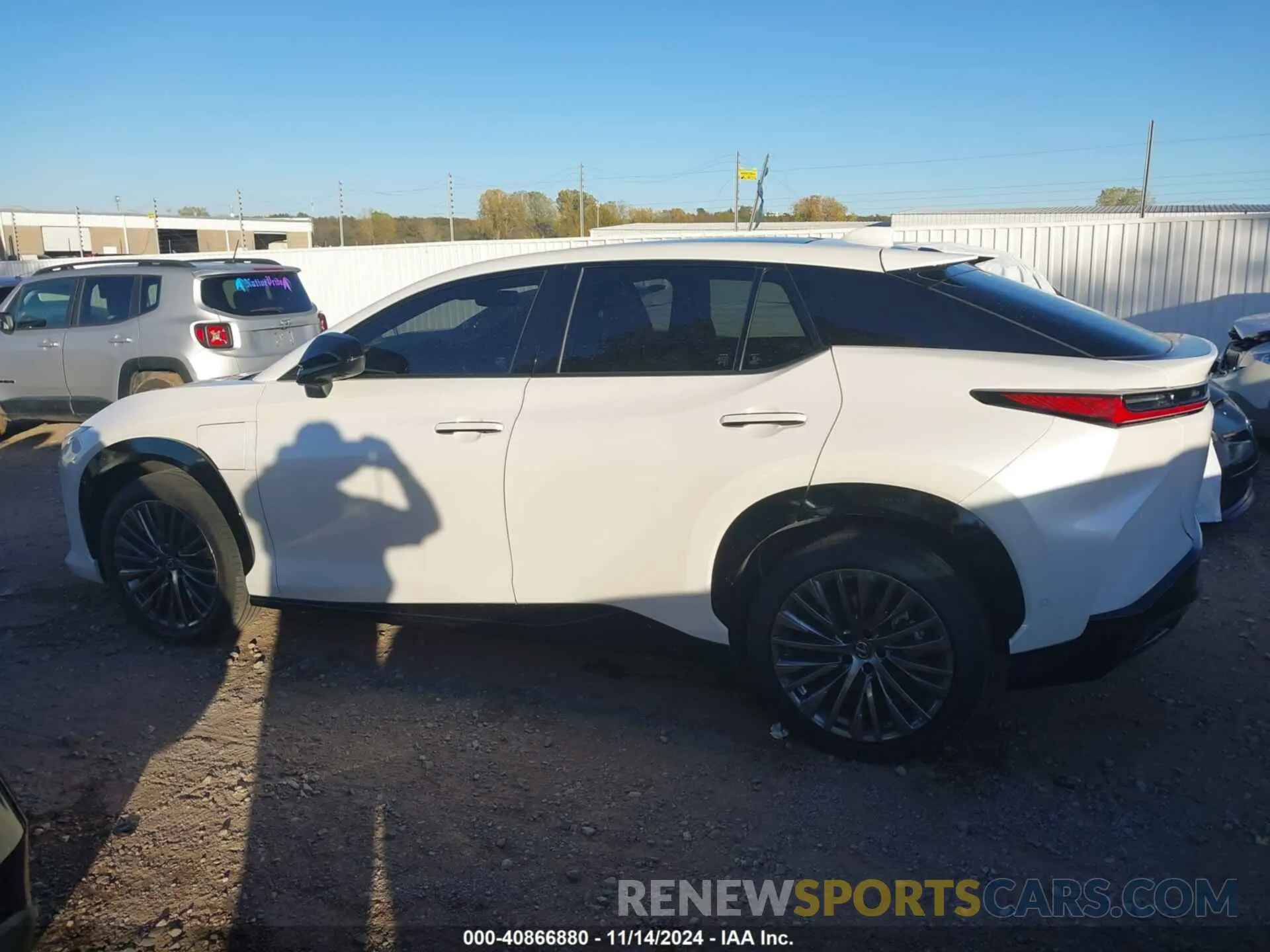 14 fotografías del automóvil dañado JTJAAAABXPA022340 LEXUS RZ 450E 2023