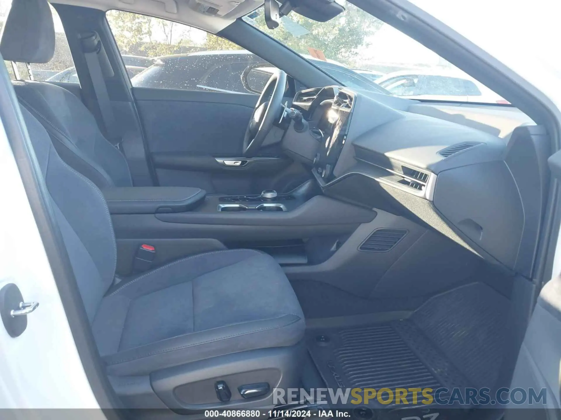 5 fotografías del automóvil dañado JTJAAAABXPA022340 LEXUS RZ 450E 2023