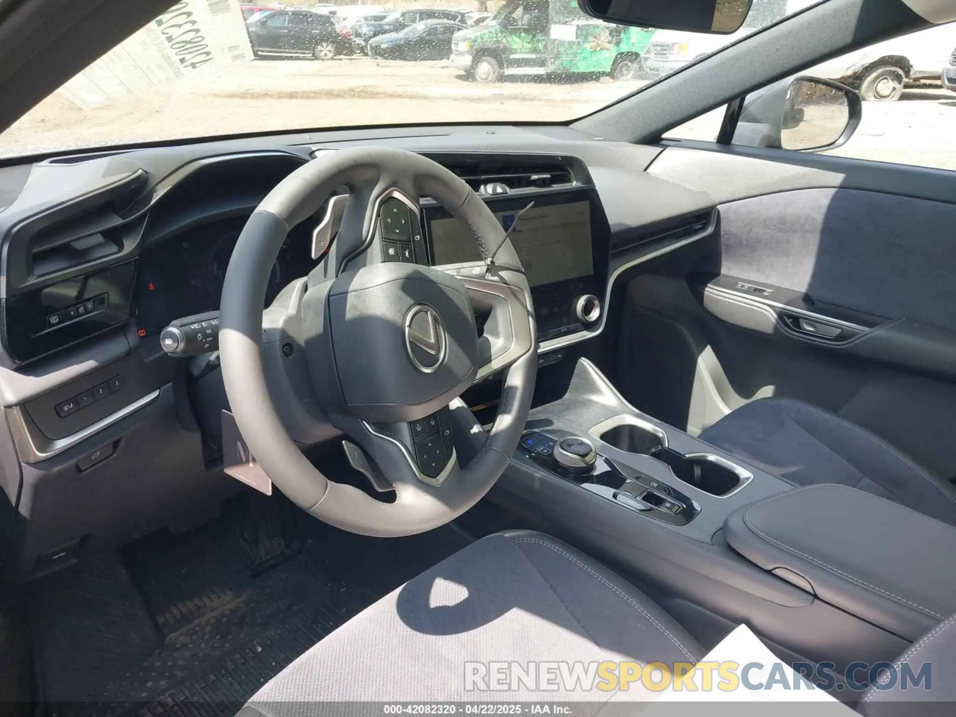5 fotografías del automóvil dañado JTJAAAABXRA023751 LEXUS RZ 450E 2024
