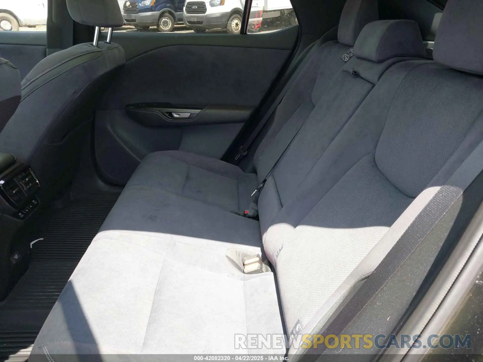 8 fotografías del automóvil dañado JTJAAAABXRA023751 LEXUS RZ 450E 2024