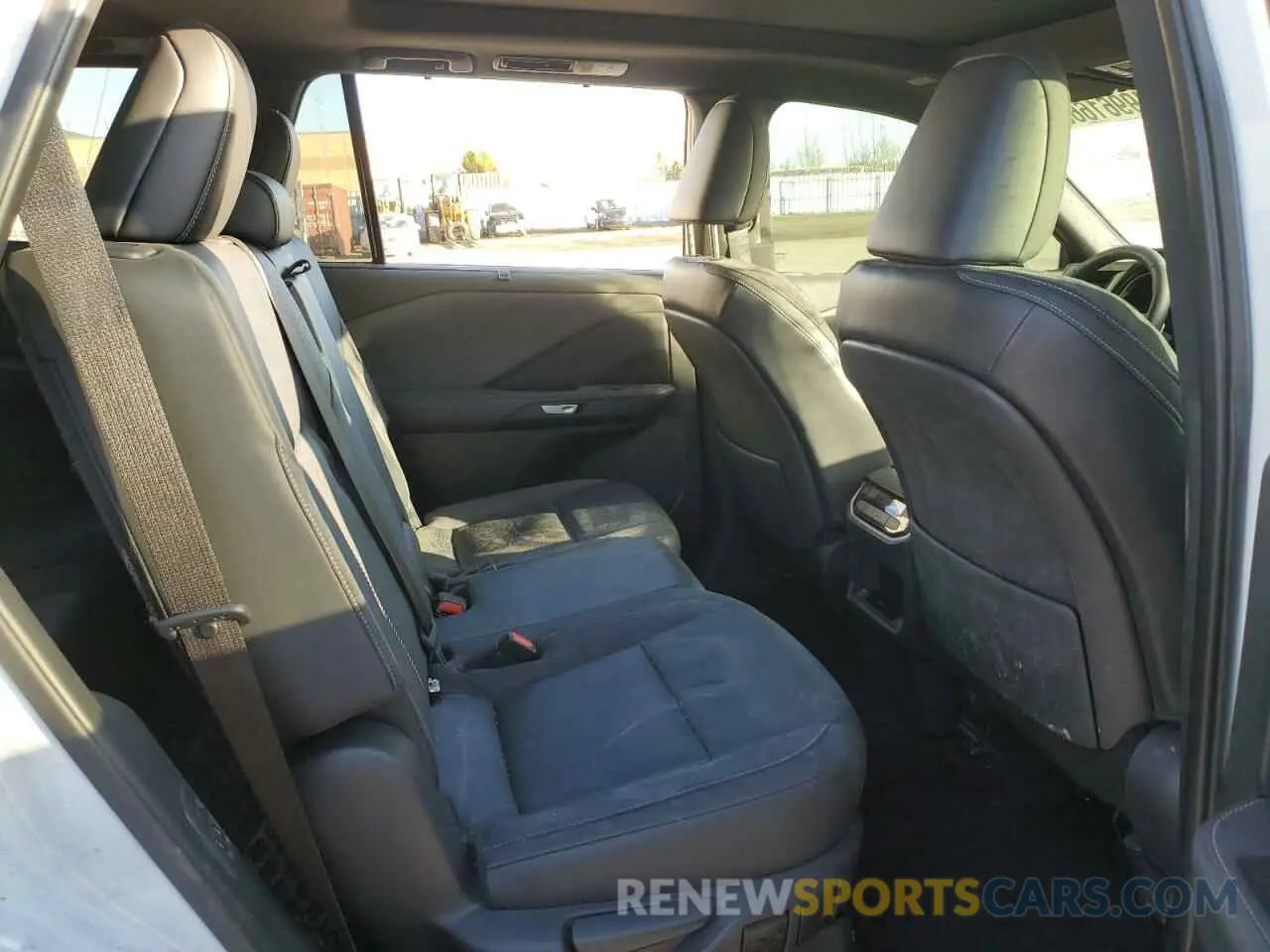 11 fotografías del automóvil dañado 5TDAAAB69RS009556 LEXUS TX 350 BAS 2024