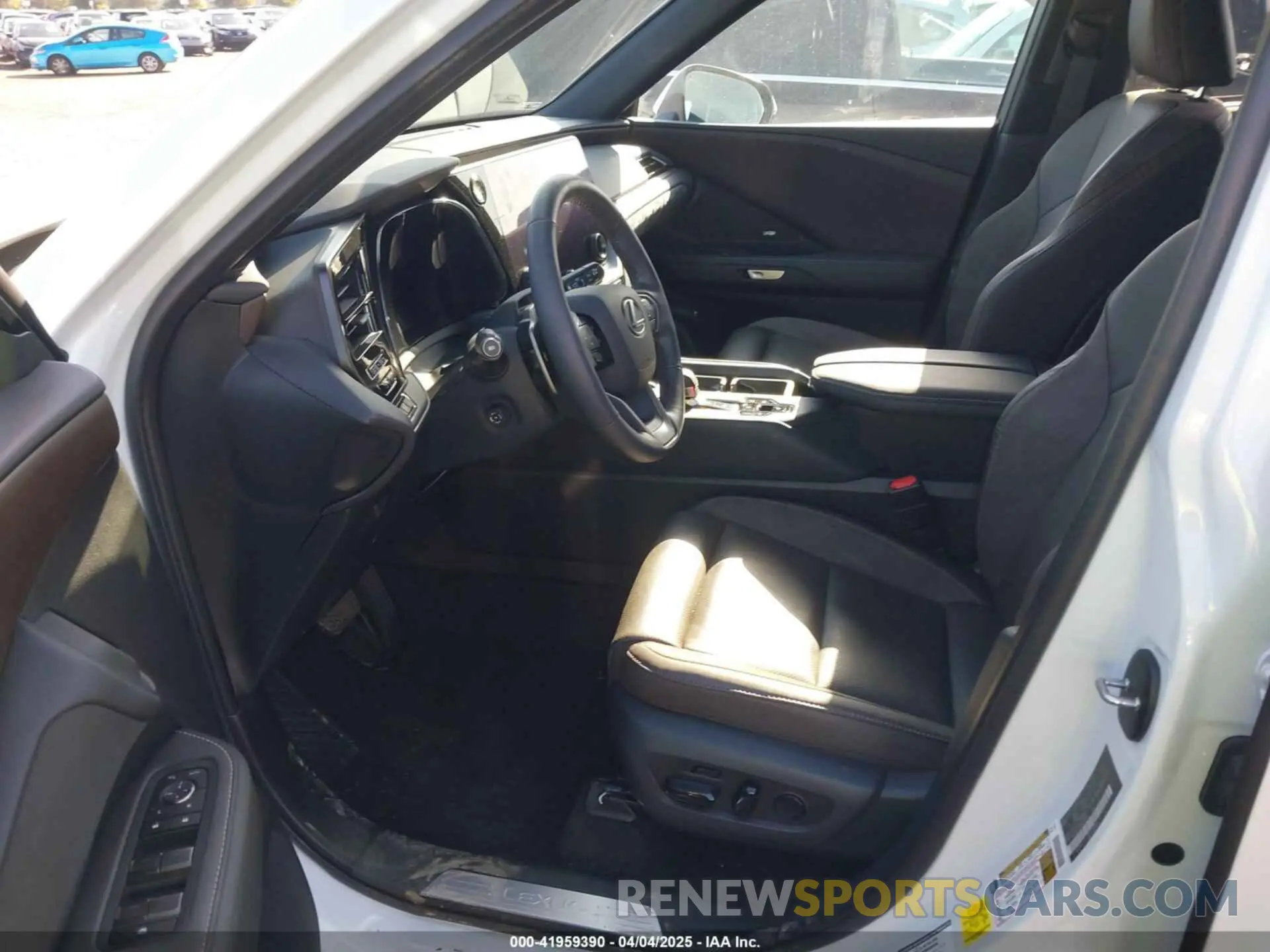 11 fotografías del automóvil dañado 5TDACAC67RS000413 LEXUS TX 550H+ 2024