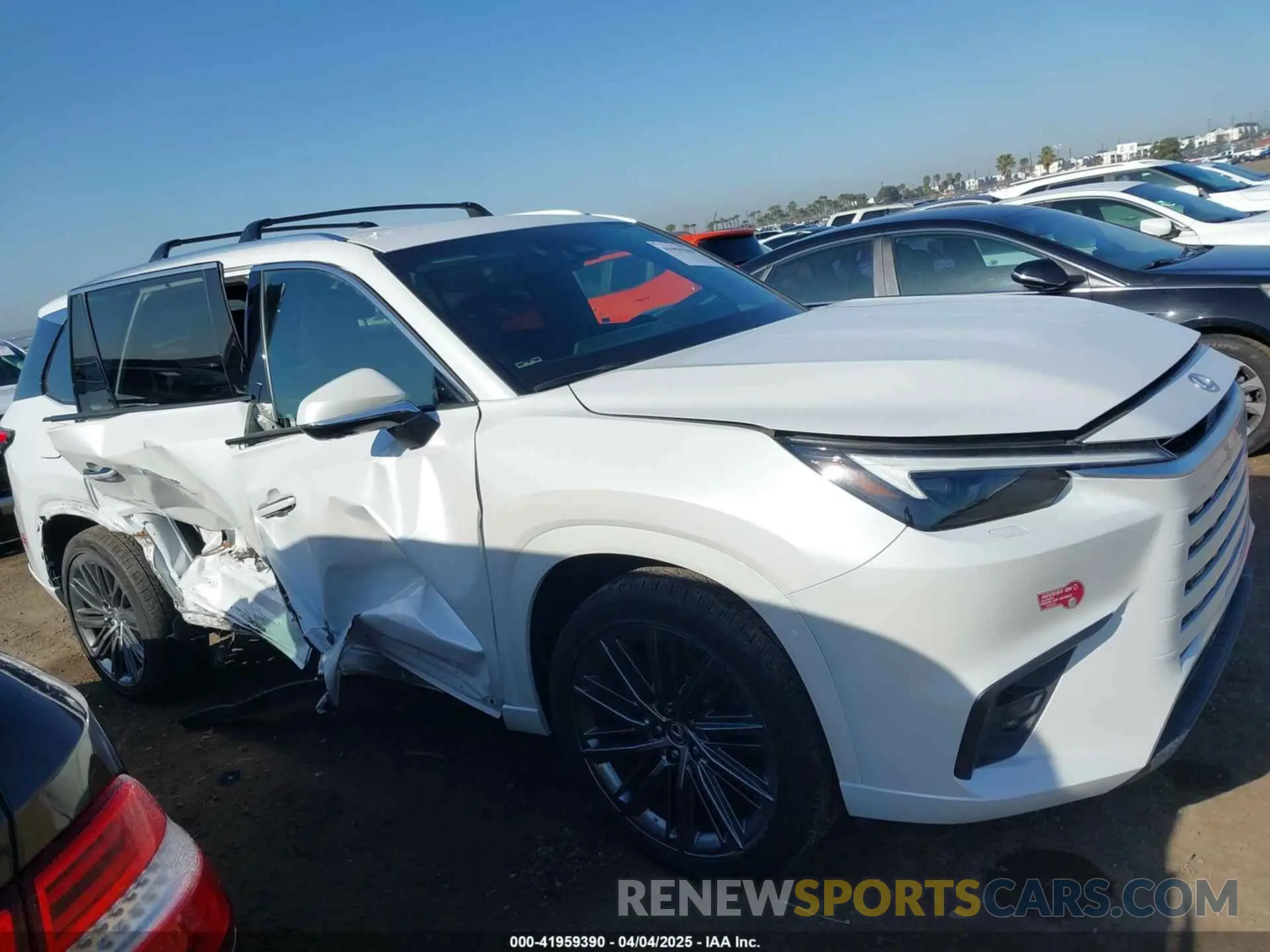 13 fotografías del automóvil dañado 5TDACAC67RS000413 LEXUS TX 550H+ 2024