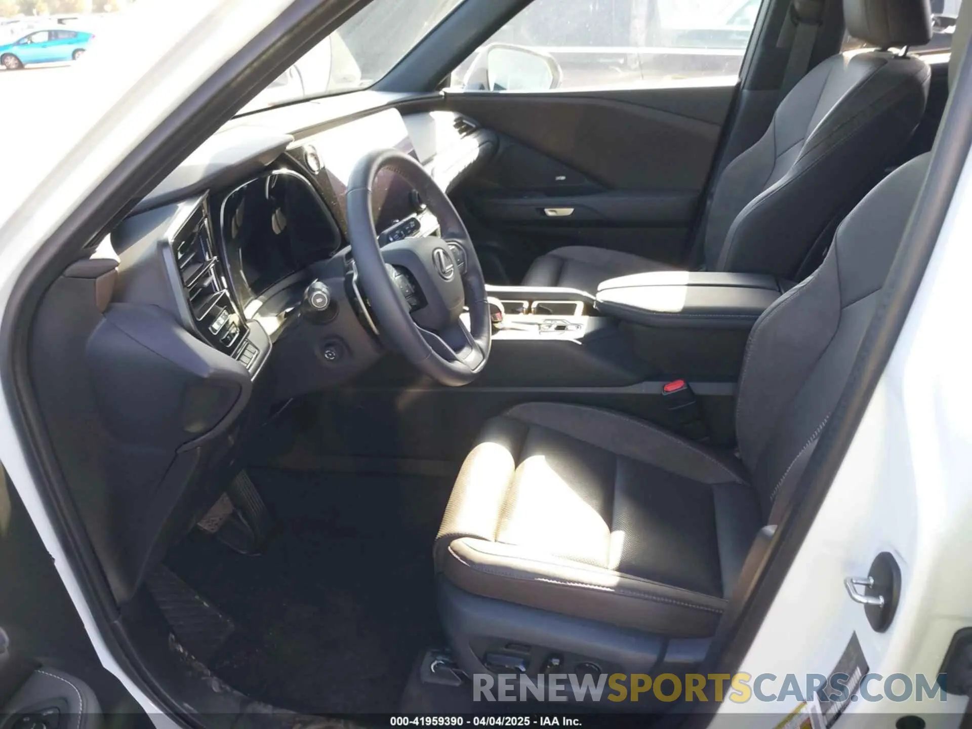 4 fotografías del automóvil dañado 5TDACAC67RS000413 LEXUS TX 550H+ 2024