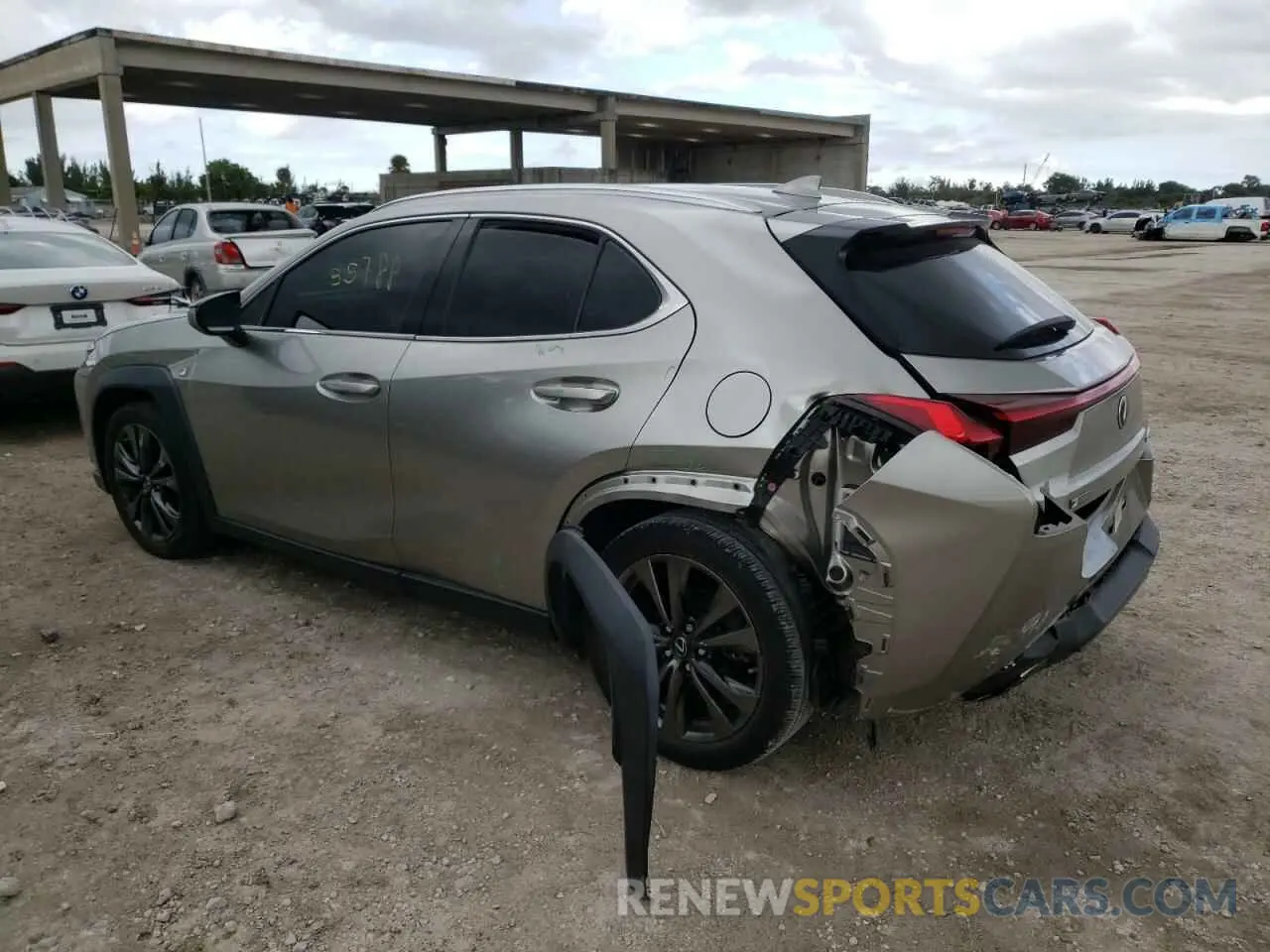 3 fotografías del automóvil dañado JTHY3JBH0K2006275 LEXUS UX 200 2019