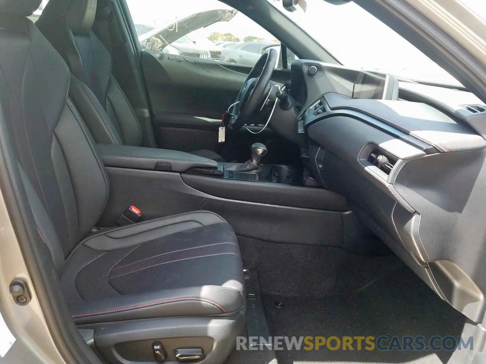 5 fotografías del automóvil dañado JTHY3JBH0K2009242 LEXUS UX 200 2019