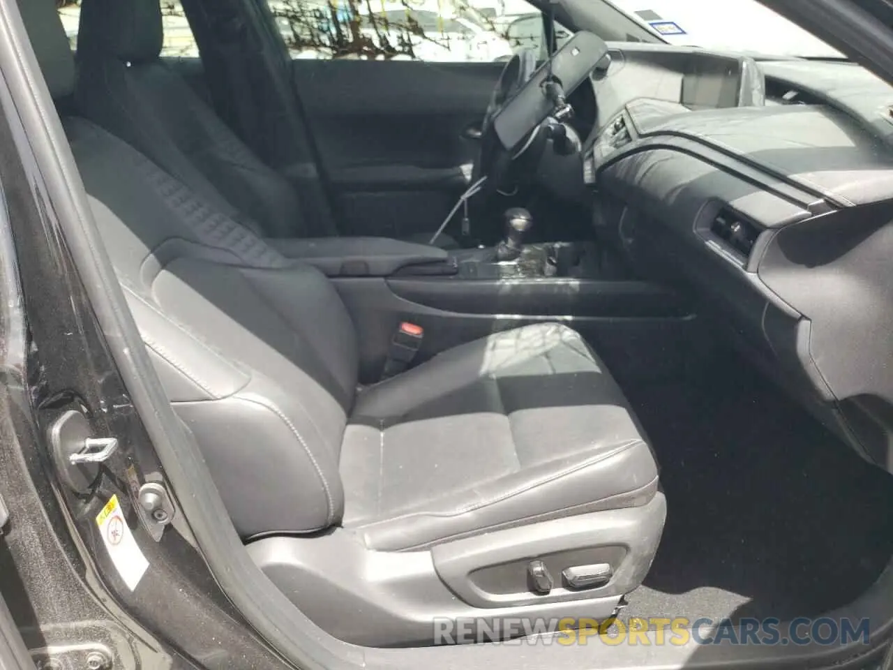 5 fotografías del automóvil dañado JTHY3JBH0K2017776 LEXUS UX 200 2019