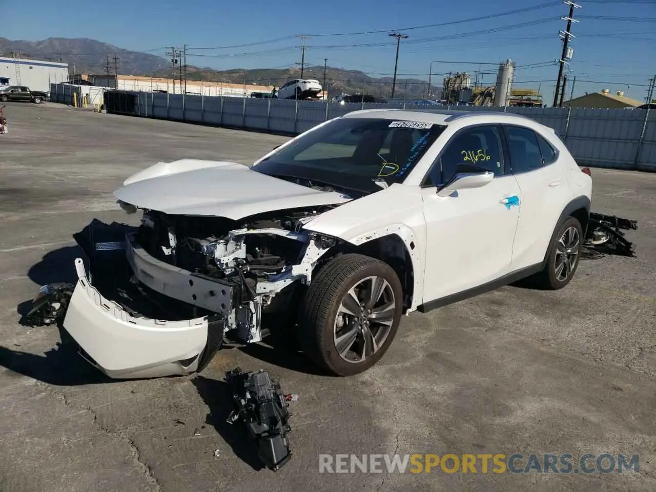 2 fotografías del automóvil dañado JTHY3JBH1K2005586 LEXUS UX 200 2019
