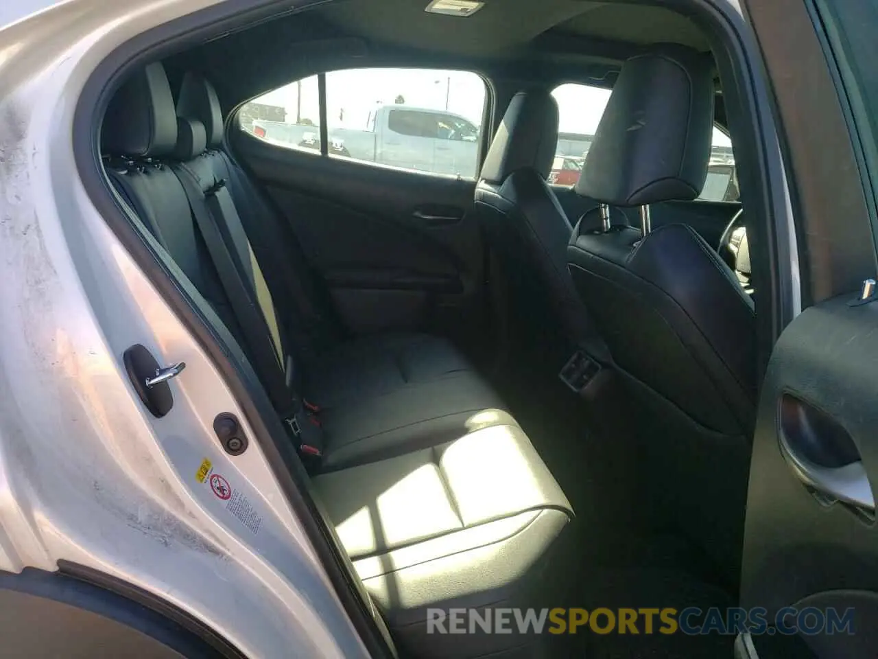 6 fotografías del automóvil dañado JTHY3JBH1K2005586 LEXUS UX 200 2019