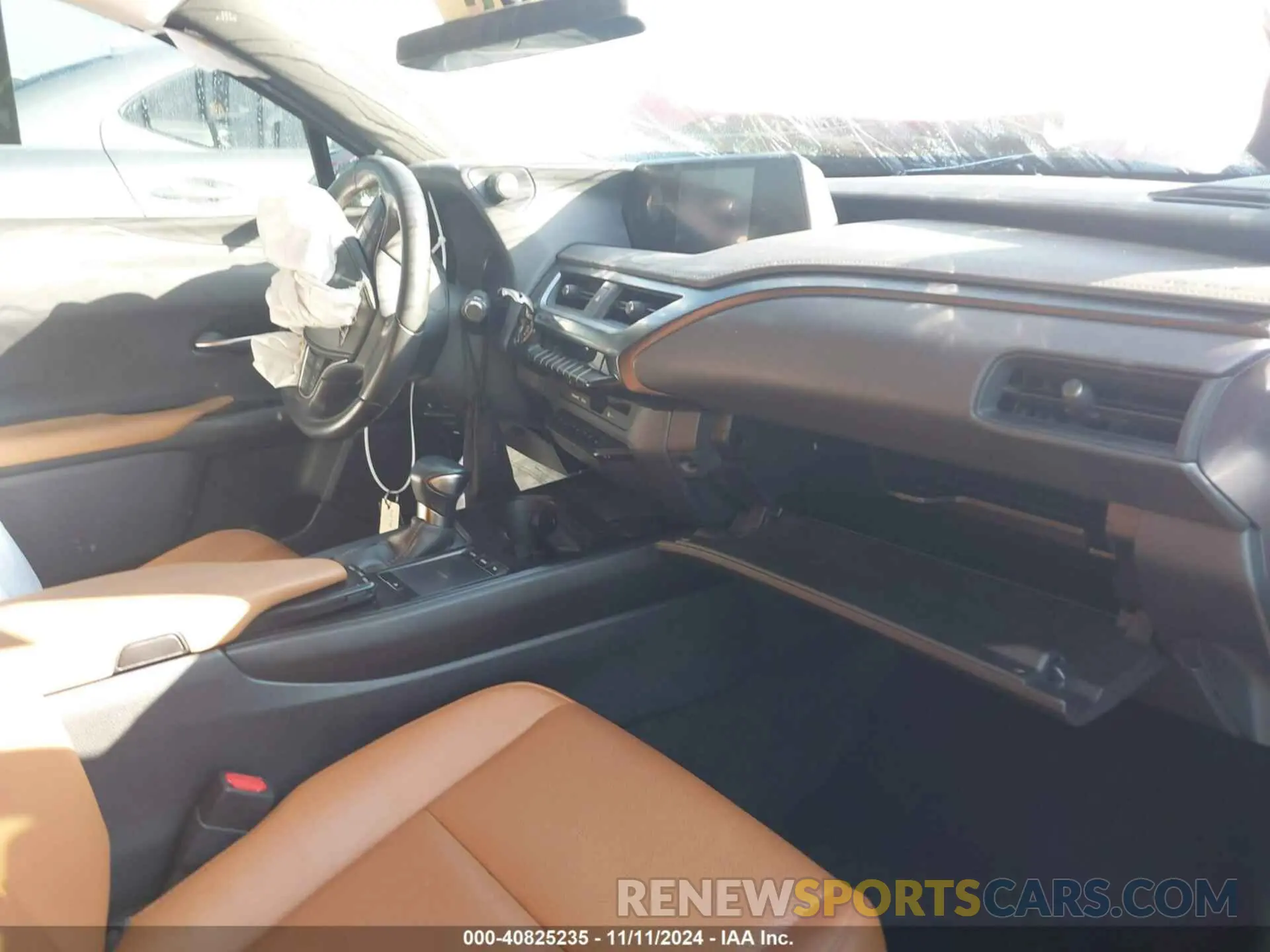 5 fotografías del automóvil dañado JTHY3JBH1K2006074 LEXUS UX 200 2019