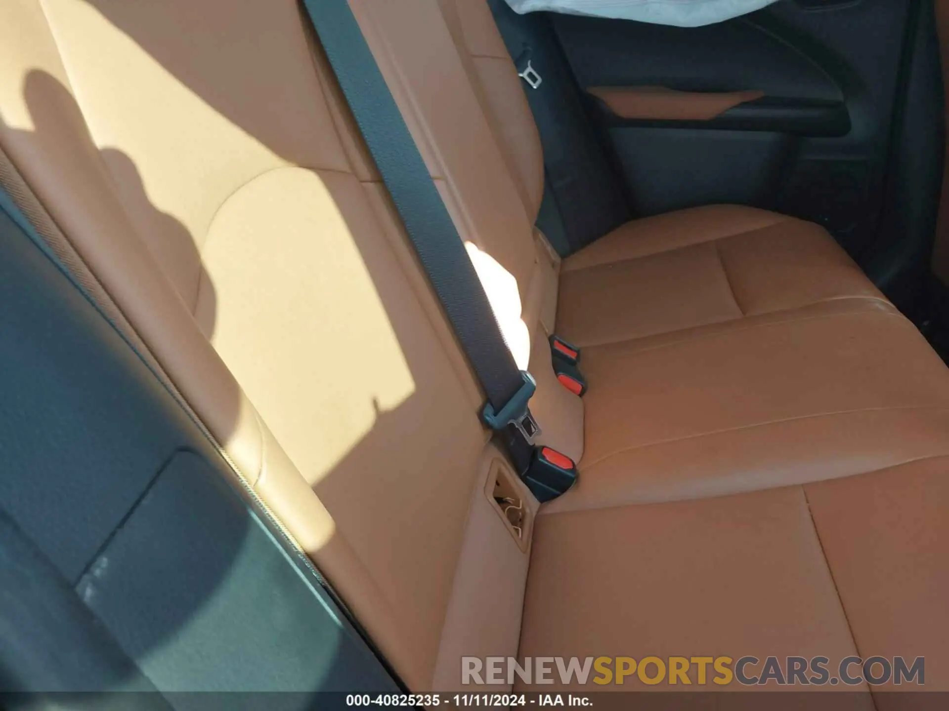 8 fotografías del automóvil dañado JTHY3JBH1K2006074 LEXUS UX 200 2019