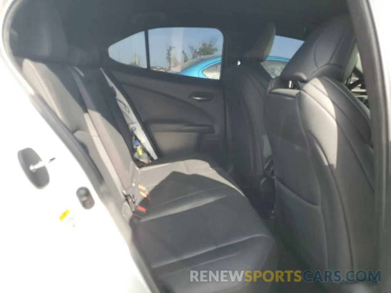 11 fotografías del automóvil dañado JTHY3JBH1K2018001 LEXUS UX 200 2019