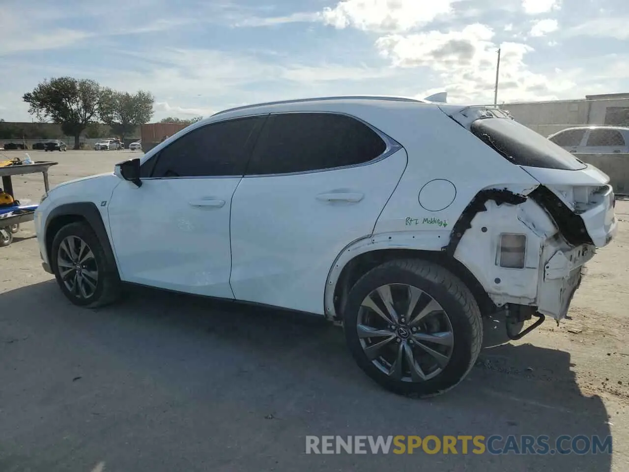 2 fotografías del automóvil dañado JTHY3JBH1K2018001 LEXUS UX 200 2019