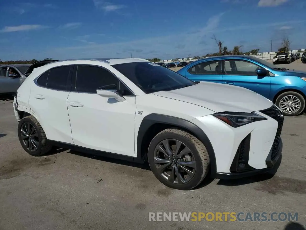4 fotografías del automóvil dañado JTHY3JBH1K2018001 LEXUS UX 200 2019