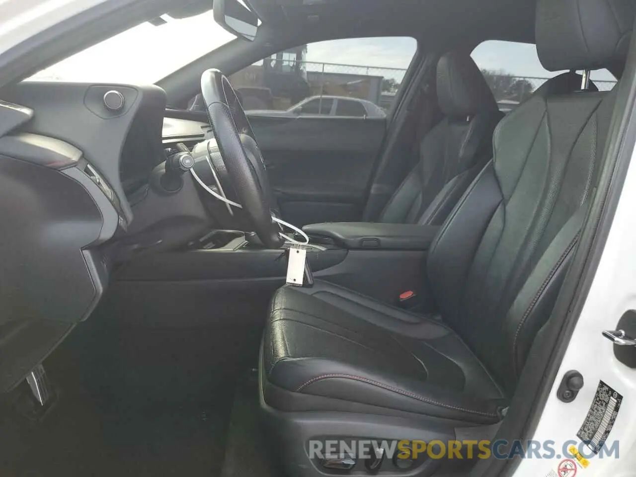 7 fotografías del automóvil dañado JTHY3JBH1K2018001 LEXUS UX 200 2019
