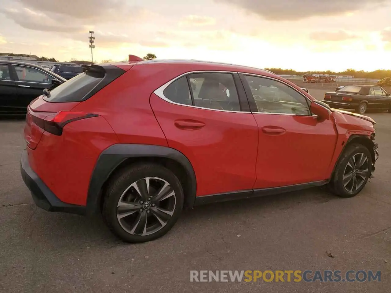 3 fotografías del automóvil dañado JTHY3JBH1K2018094 LEXUS UX 200 2019