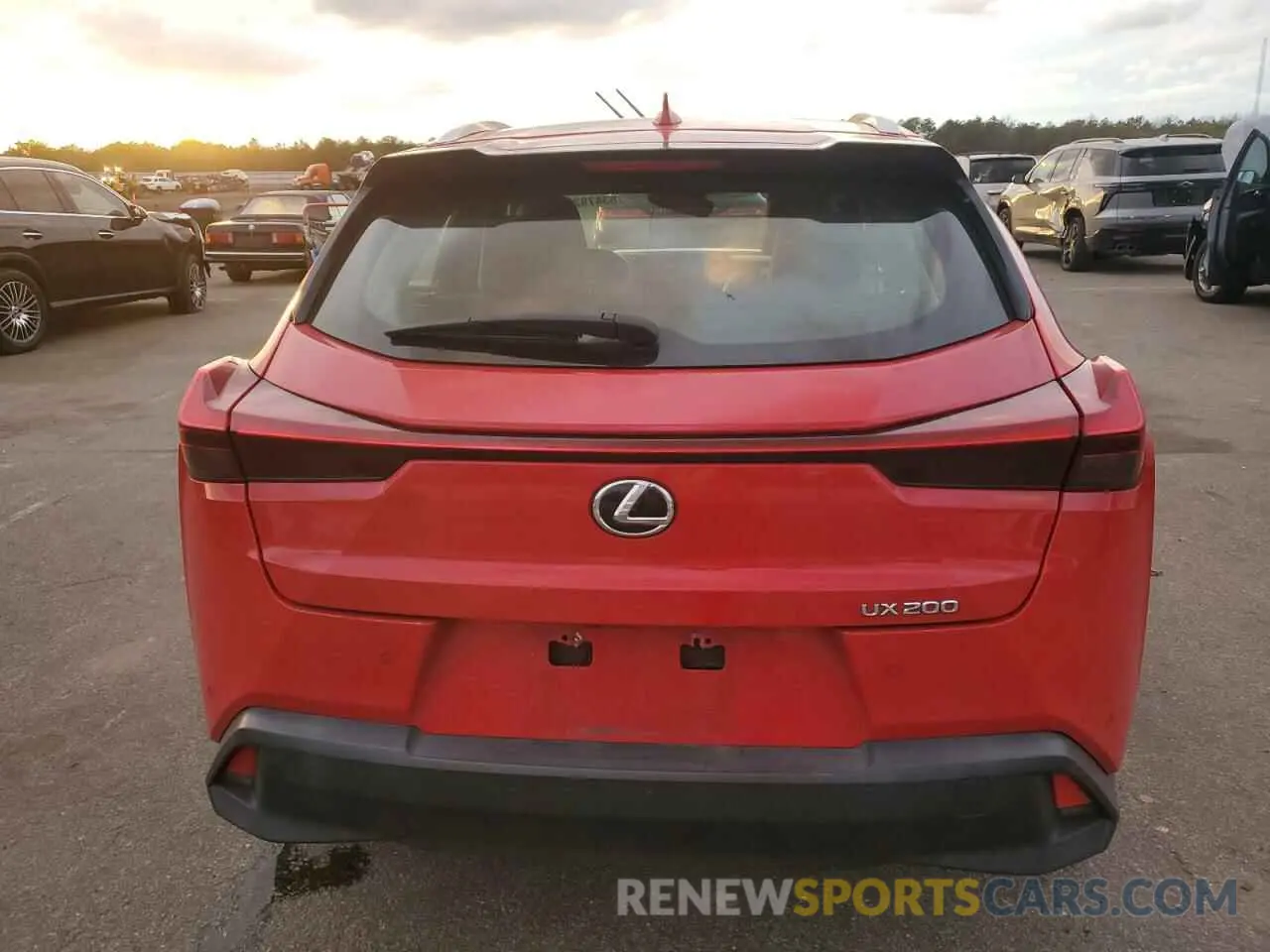 6 fotografías del automóvil dañado JTHY3JBH1K2018094 LEXUS UX 200 2019