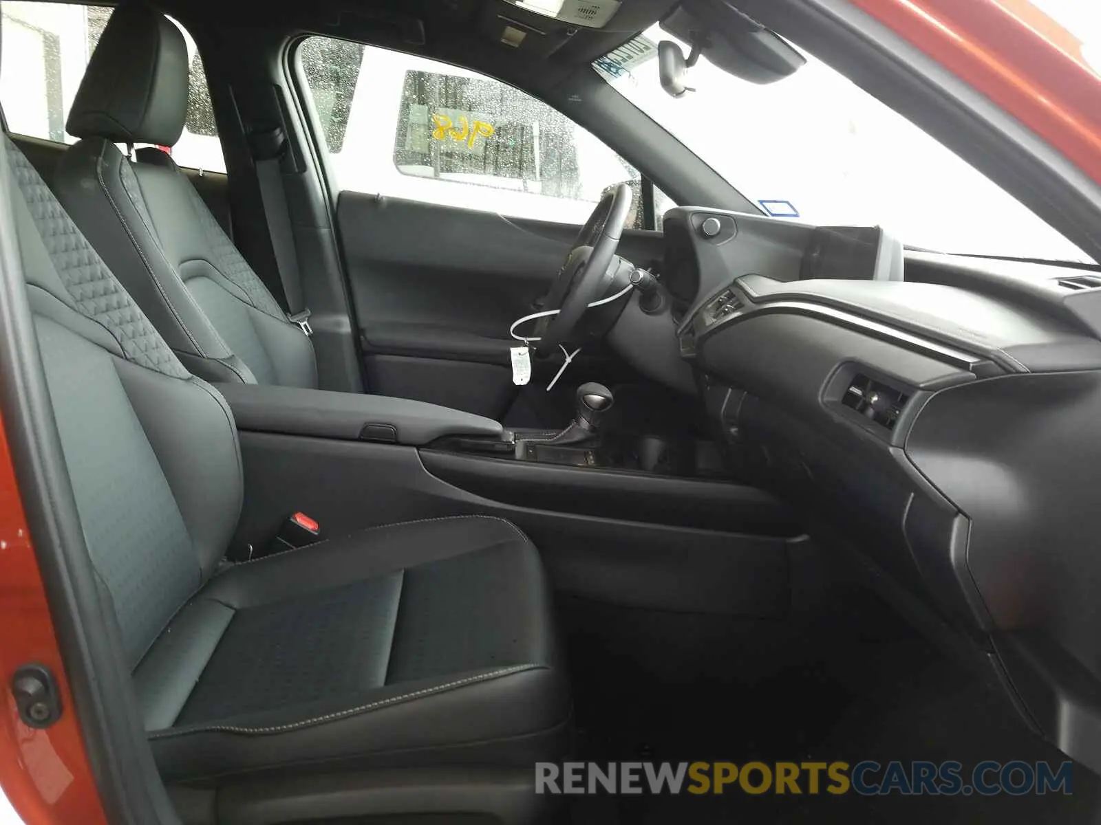 5 fotografías del automóvil dañado JTHY3JBH2K2007217 LEXUS UX 200 2019