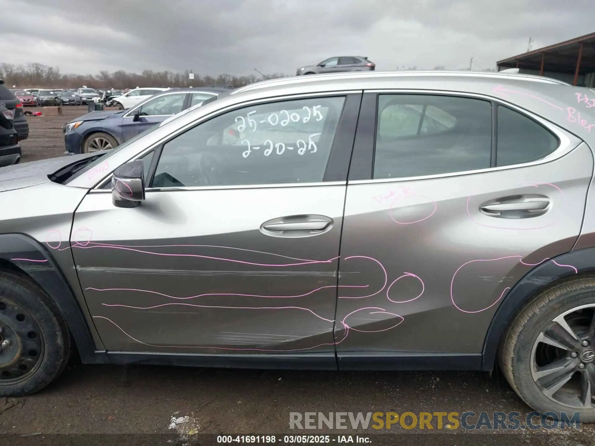 14 fotografías del automóvil dañado JTHY3JBH2K2019965 LEXUS UX 200 2019