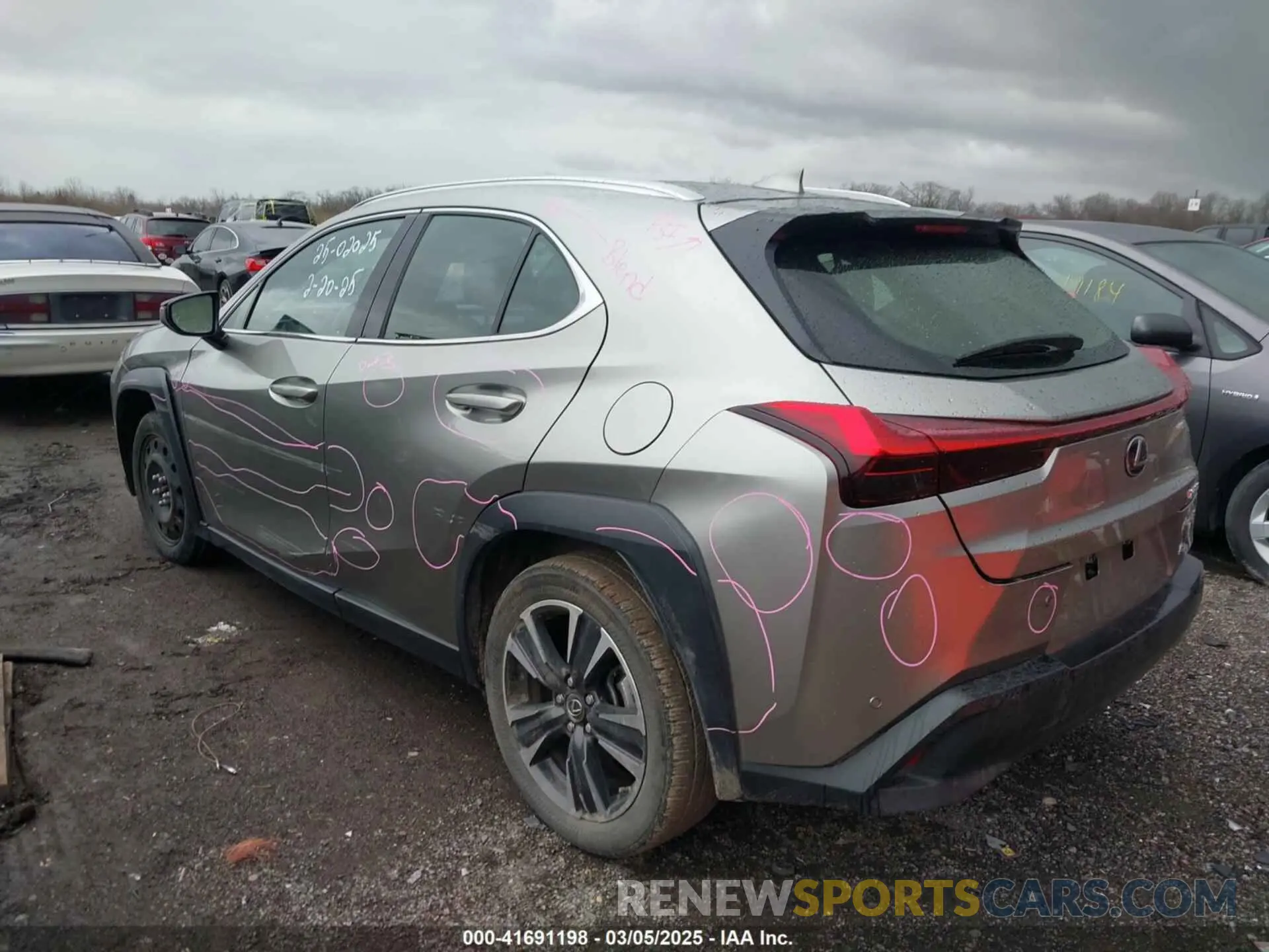 3 fotografías del automóvil dañado JTHY3JBH2K2019965 LEXUS UX 200 2019