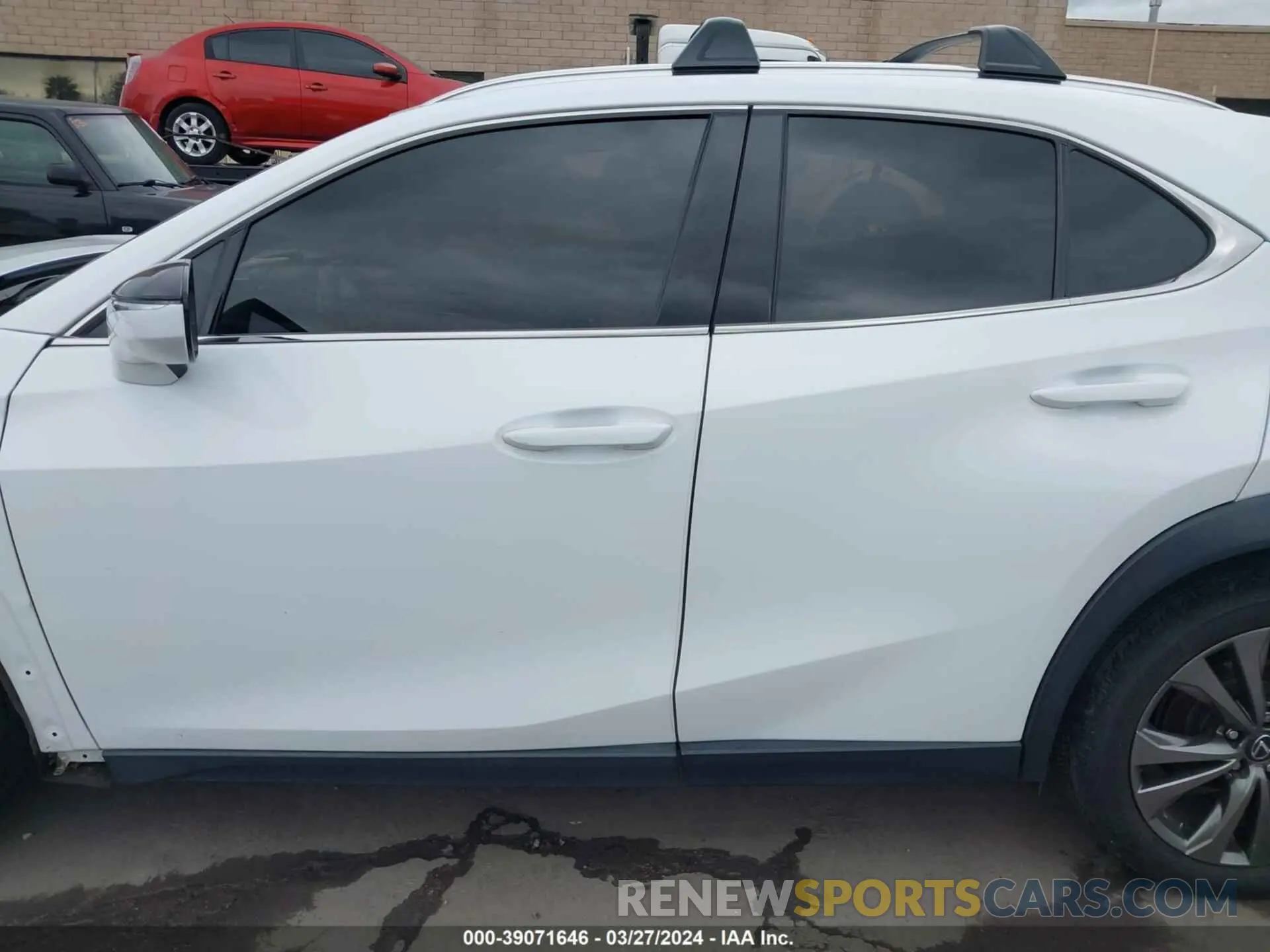 15 fotografías del automóvil dañado JTHY3JBH2K2020260 LEXUS UX 200 2019