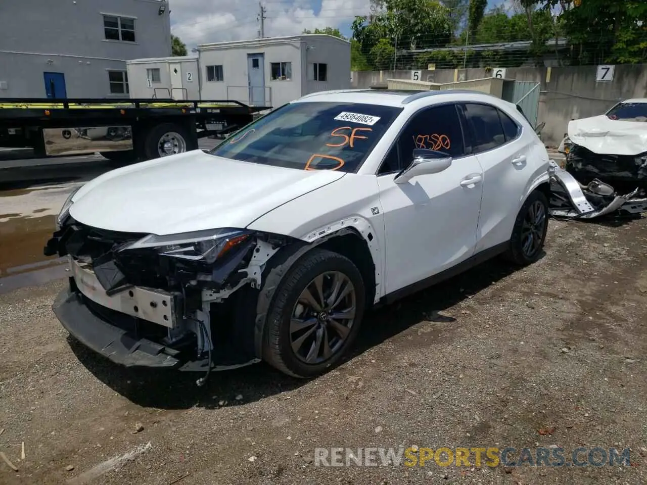 2 fotografías del automóvil dañado JTHY3JBH3K2001930 LEXUS UX 200 2019