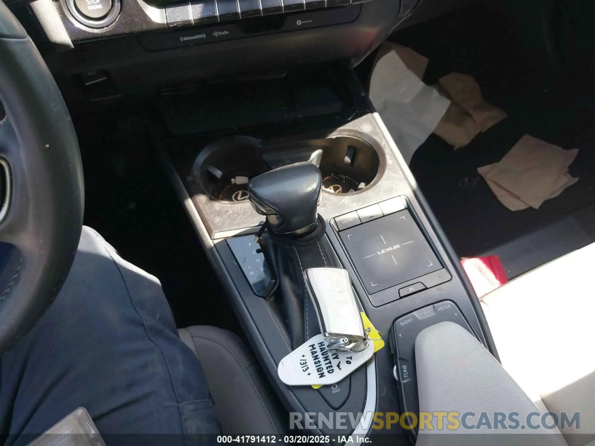11 fotografías del automóvil dañado JTHY3JBH3K2002849 LEXUS UX 200 2019