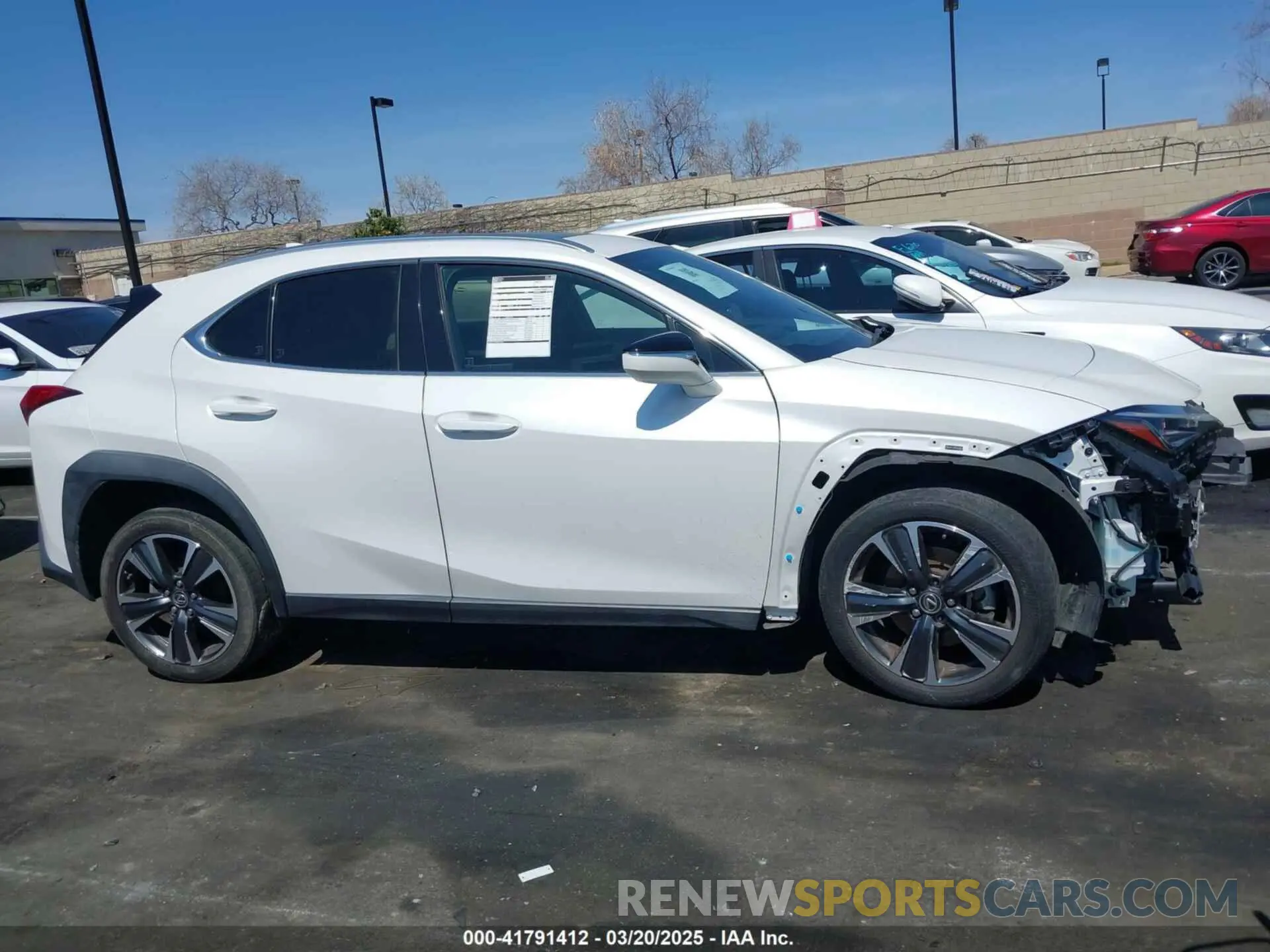 14 fotografías del automóvil dañado JTHY3JBH3K2002849 LEXUS UX 200 2019