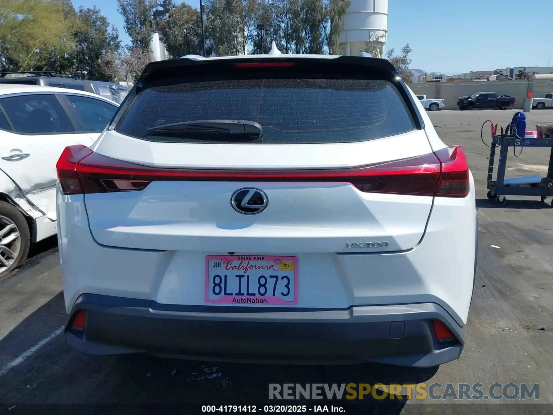 17 fotografías del automóvil dañado JTHY3JBH3K2002849 LEXUS UX 200 2019