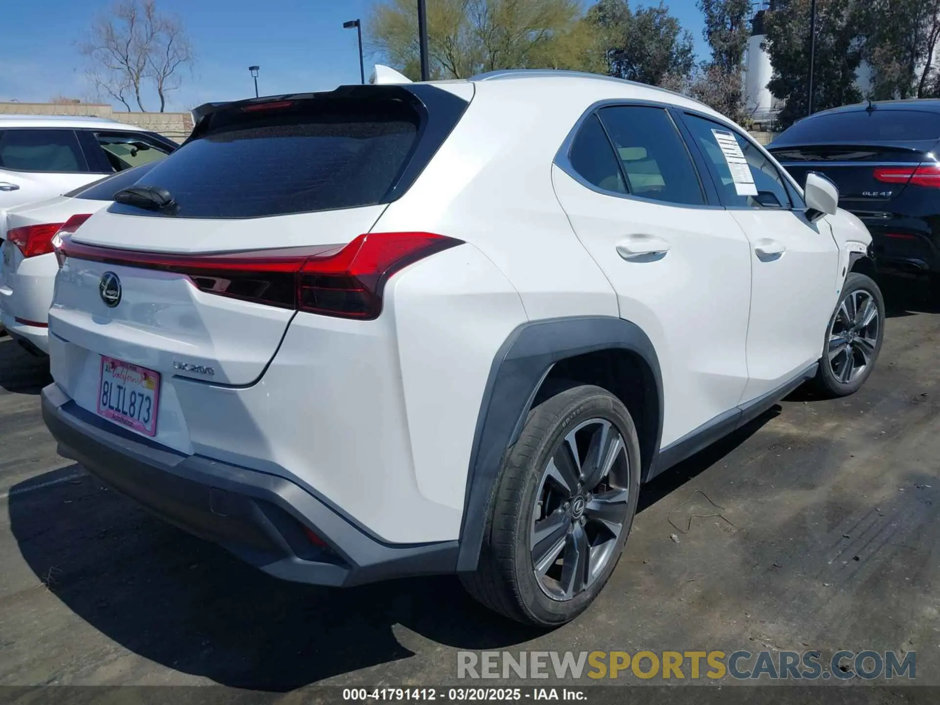4 fotografías del automóvil dañado JTHY3JBH3K2002849 LEXUS UX 200 2019