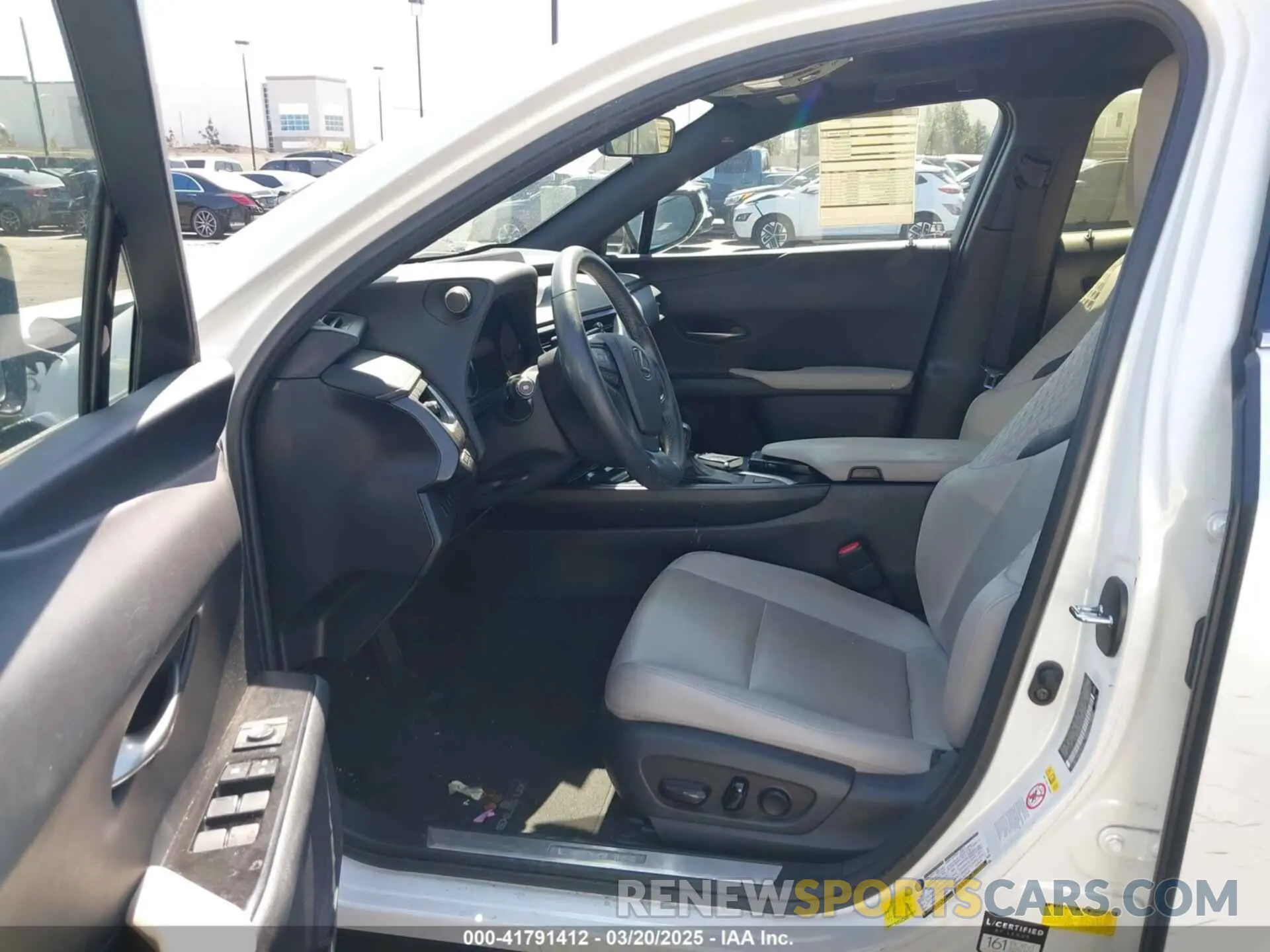5 fotografías del automóvil dañado JTHY3JBH3K2002849 LEXUS UX 200 2019