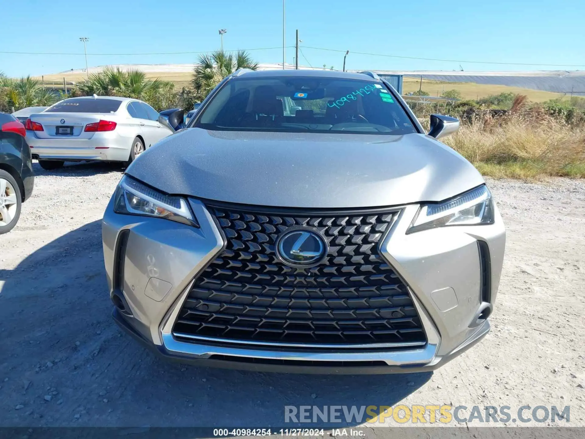 12 fotografías del automóvil dañado JTHY3JBH3K2003256 LEXUS UX 200 2019