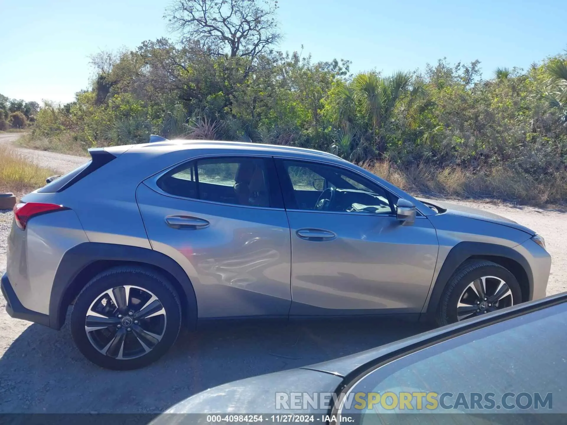 13 fotografías del automóvil dañado JTHY3JBH3K2003256 LEXUS UX 200 2019