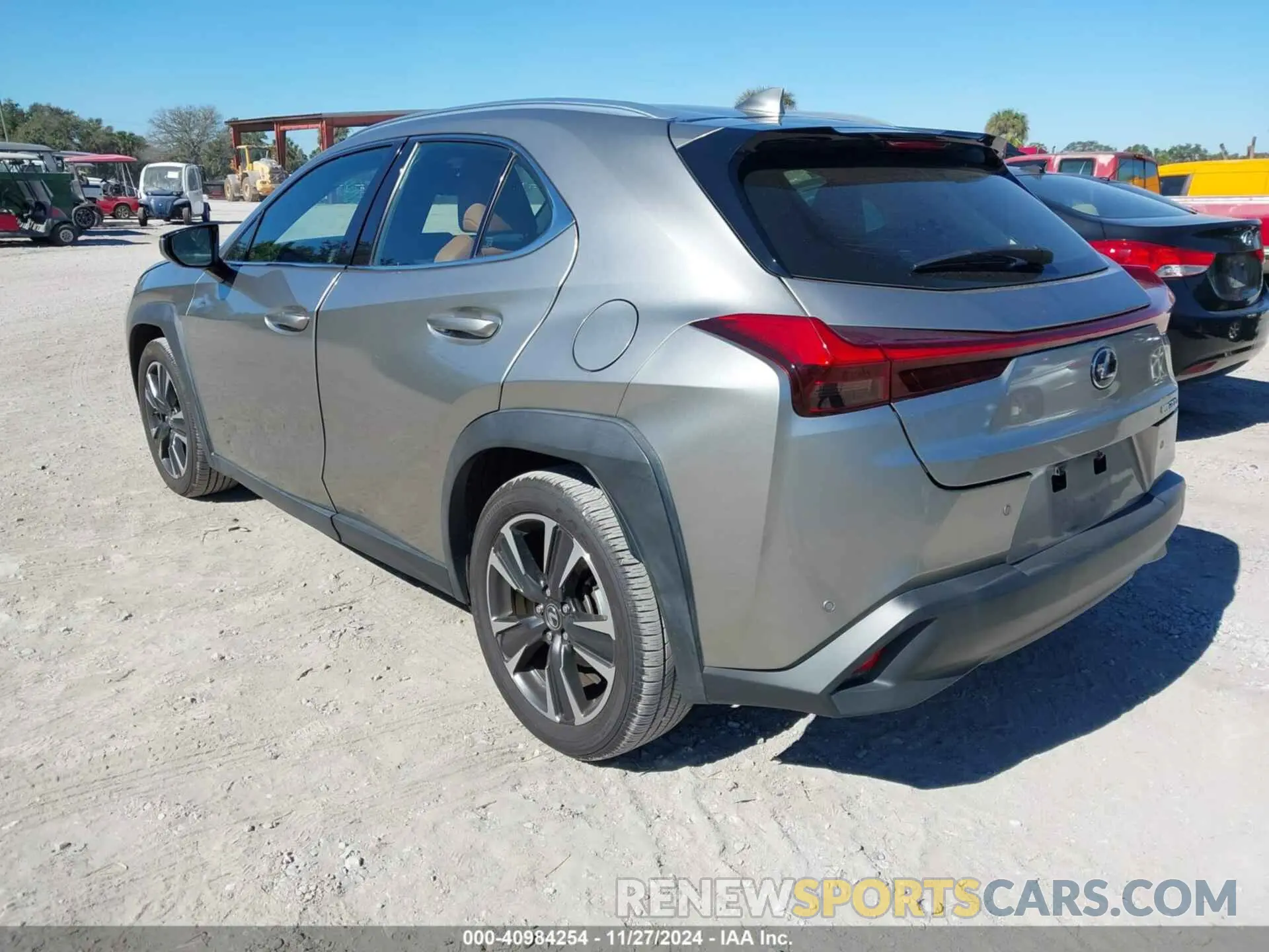 3 fotografías del automóvil dañado JTHY3JBH3K2003256 LEXUS UX 200 2019