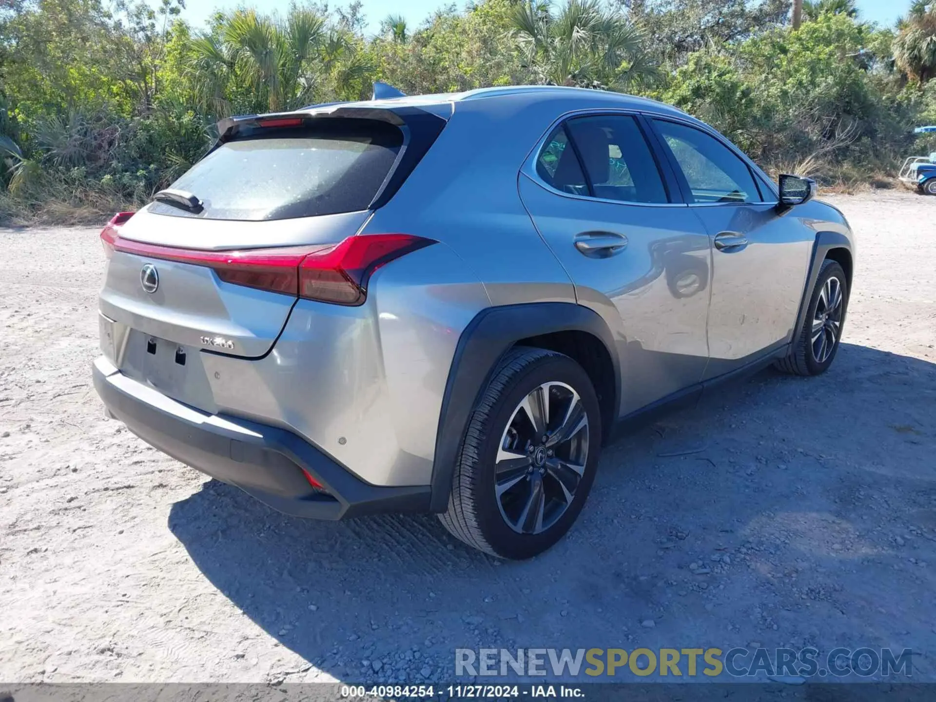 4 fotografías del automóvil dañado JTHY3JBH3K2003256 LEXUS UX 200 2019