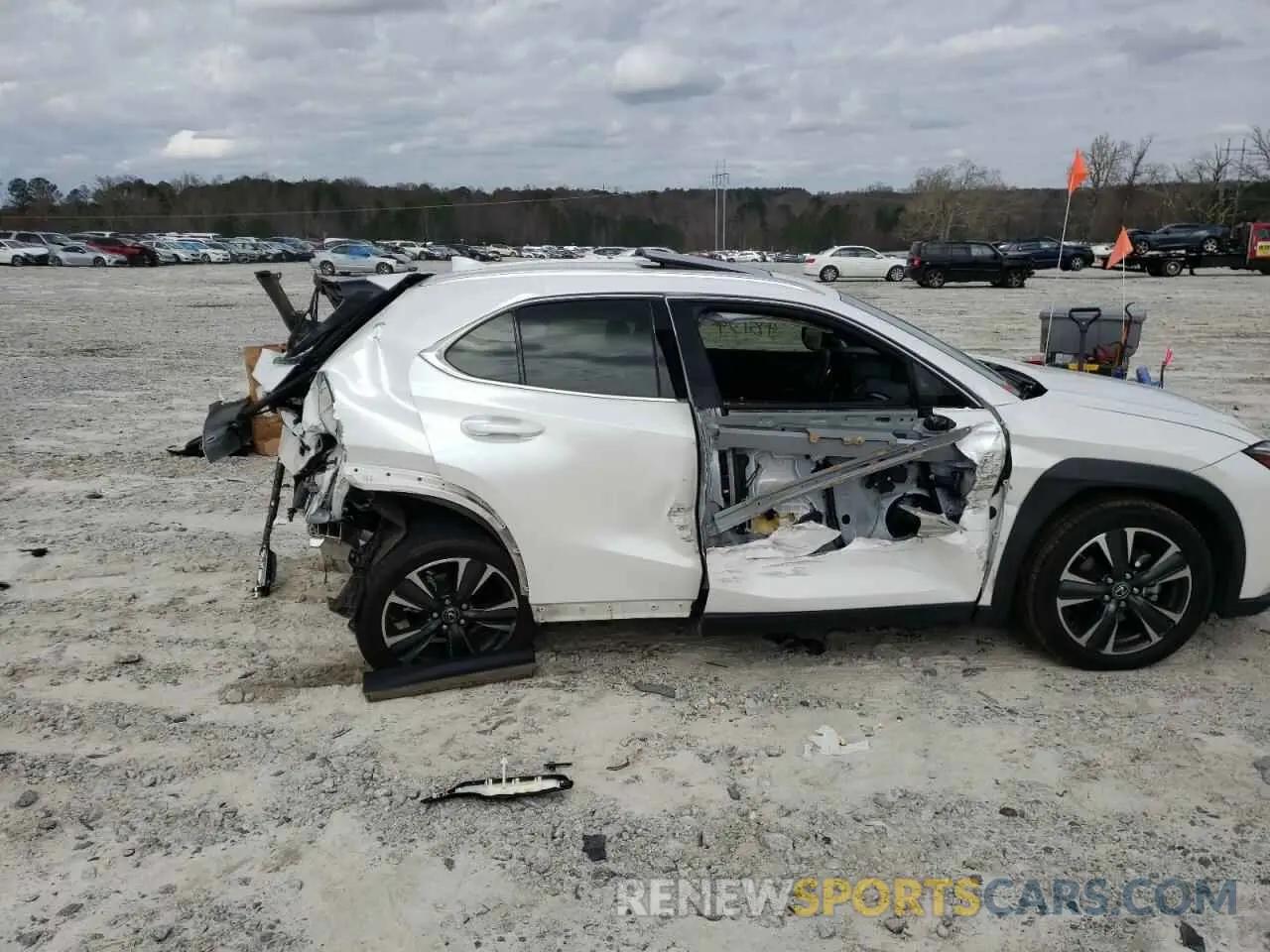 9 fotografías del automóvil dañado JTHY3JBH3K2004181 LEXUS UX 200 2019