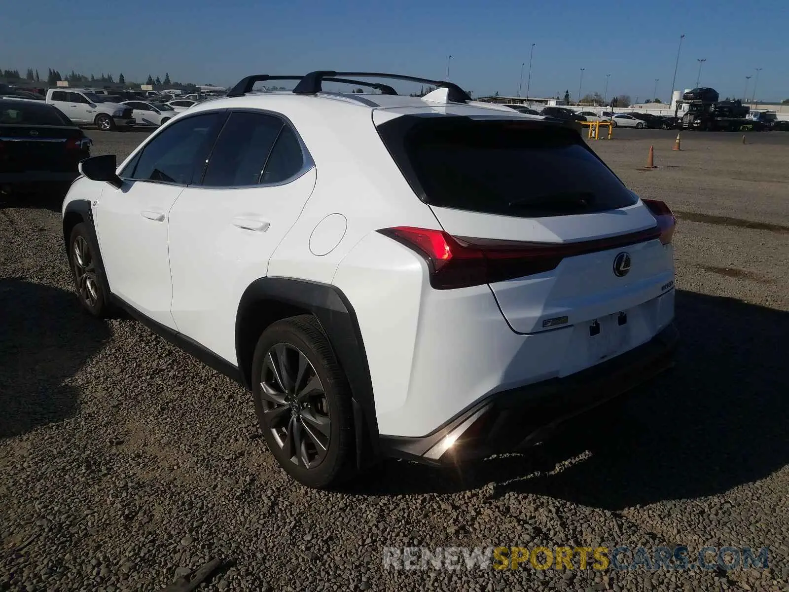 3 fotografías del automóvil dañado JTHY3JBH3K2004438 LEXUS UX 200 2019