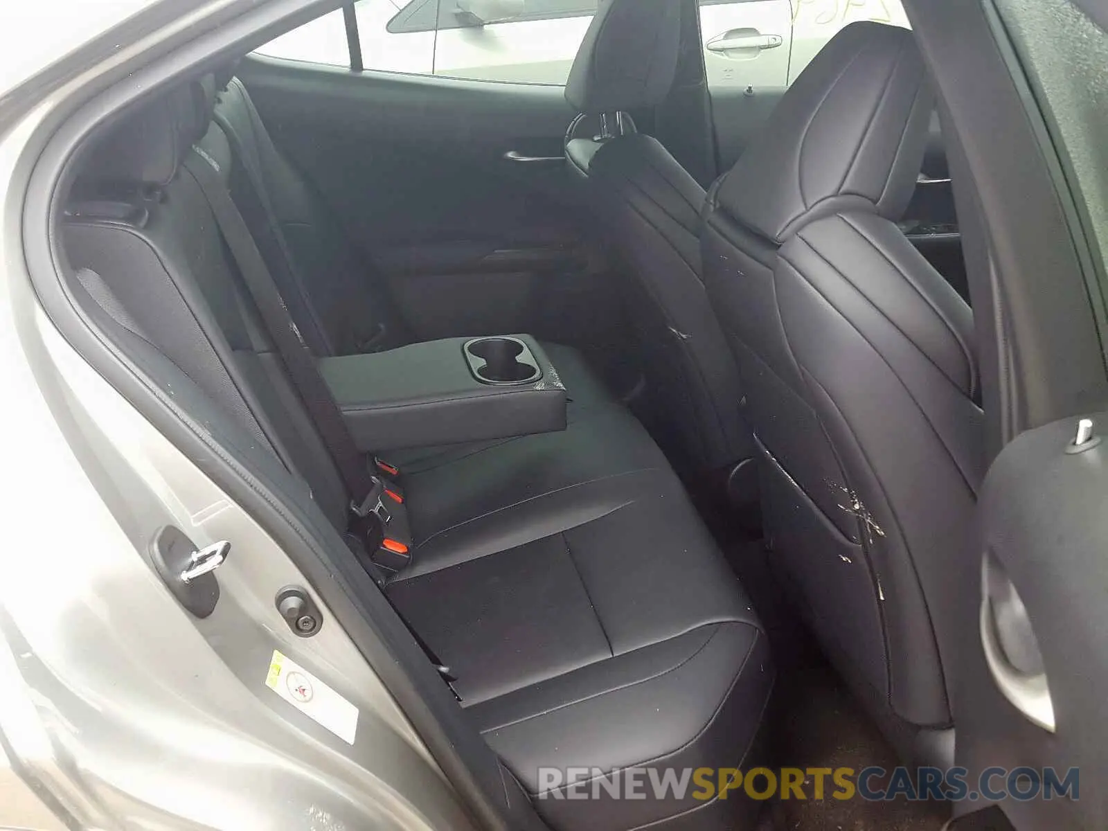 6 fotografías del automóvil dañado JTHY3JBH3K2008117 LEXUS UX 200 2019