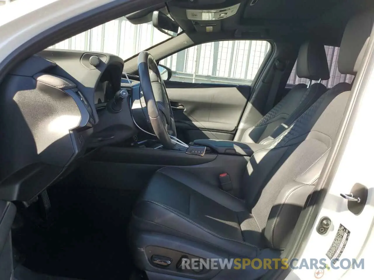 7 fotografías del automóvil dañado JTHY3JBH3K2018162 LEXUS UX 200 2019